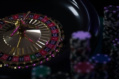 Push Gaming live studio table interface showing dealer and game feed on palapa platform